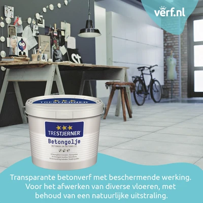 Industriële werkruimte met betonnen vloer, afgewerkt met transparante Jotun Trestjerner Betongolje betonverf, die zorgt voor een natuurlijke uitstraling en beschermende werking.