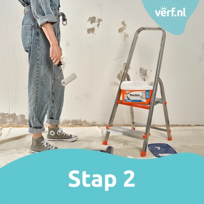 Stap 2: Voorbereiding voor het egaliseren van de muur met MuurGlad en benodigdheden klaar.