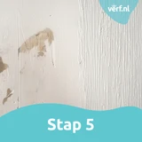 Stap 5: Overzicht van een deel van de muur dat al met MuurGlad is behandeld naast onbehandeld deel.  