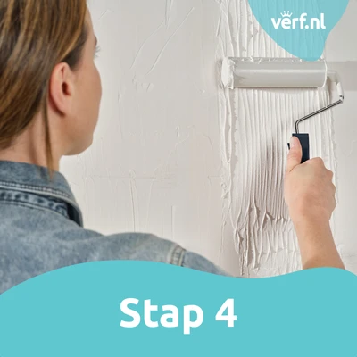 Stap 4: Aanbrengen van MuurGlad met een roller op de muur.