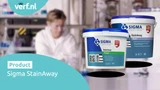 Afbeelding van twee Sigma StainAway verfemmers (Primer en Matt) met het logo van verf.nl in de hoek. Op de achtergrond is een wetenschapper in een laboratoriumomgeving vaag zichtbaar.