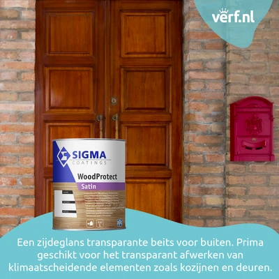 Houten voordeur met rode brievenbus en Sigma WoodProtect Satin beits in beeld.