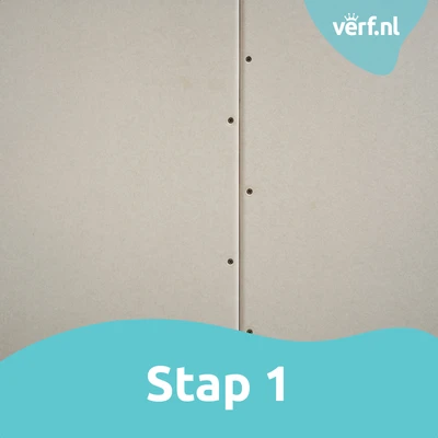 Stap 1: Gipsplatenwand met zichtbare schroeven en naden.