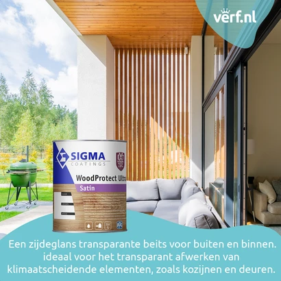 Moderne overkapping met houten lattenwand en loungeset. Op de voorgrond staat een blik Sigma WoodProtect Ultra Satin beits, geschikt voor binnen- en buitentoepassing. Deze transparante zijdeglansbeits is ideaal voor het duurzaam afwerken van houten kozijn