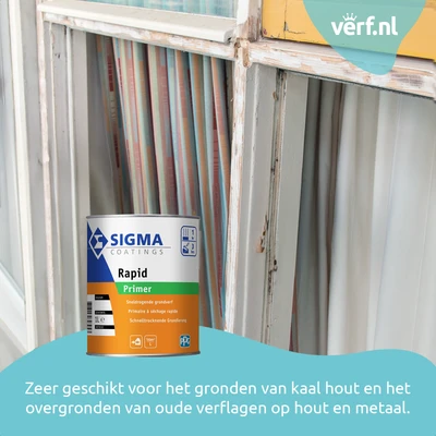 Een verweerd houten kozijn met oude verf en beschadigingen. Op de voorgrond staat een blik Sigma Rapid Primer grondverf. Onderin de afbeelding staat de tekst: "Zeer geschikt voor het gronden van kaal hout en het overgronden van oude verflagen op hout en m